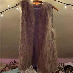 Tan vest with faux fur